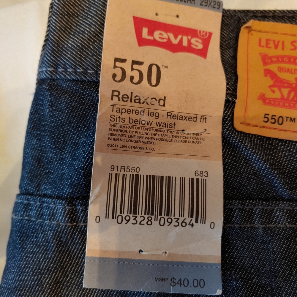Levis 550 relaxed NWT